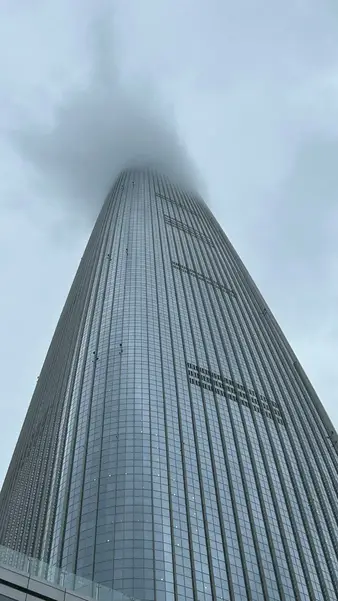 Lotte World Tower disappearing into the fog